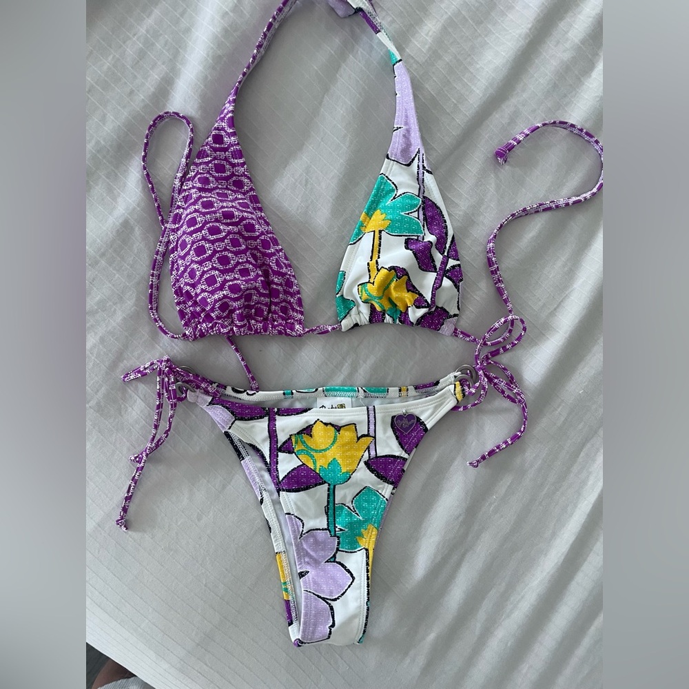 Body glove 2 piece bikini

2/20$
